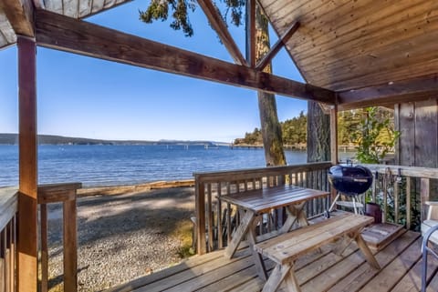 Traditional Cabin, 1 Bedroom, Non Smoking, Beach View (No Pets) | Beach/ocean view