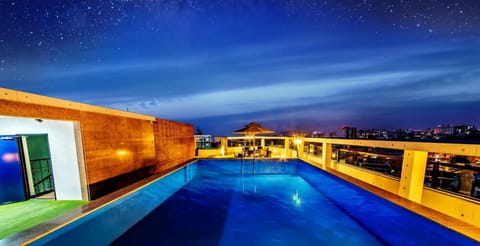 Seasonal outdoor pool