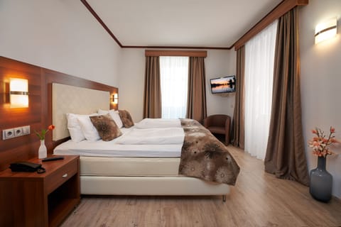 Double or Twin Room | Minibar, in-room safe, desk, blackout drapes