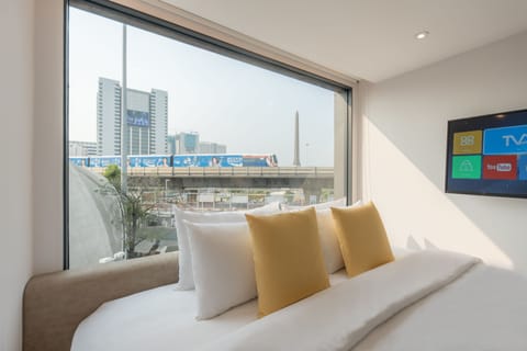 In-room safe, soundproofing, free WiFi, bed sheets