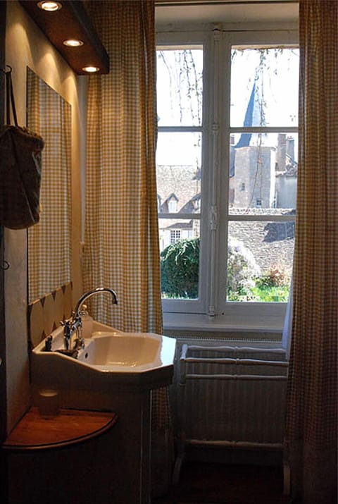 Family Suite | Bathroom sink