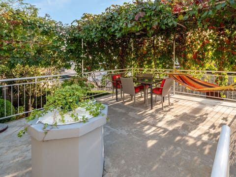 Plant, Property, Plant Community, Leaf, Flower, Shade, Outdoor Furniture, Architecture, Sky, Chair