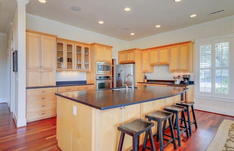 Modern chef's kitchen with breakfast bar.