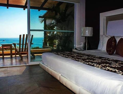 Egyptian cotton sheets, premium bedding, in-room safe