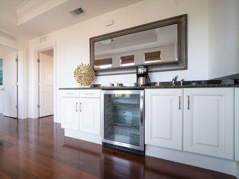 Residence #3819 - Upper Level Wet Bar