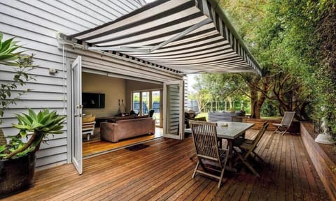 Outdoor Entertaining on the Deck
