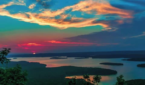 nearby Beaver Lake NWA