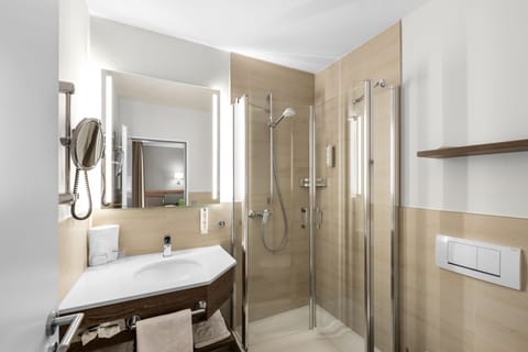 Standard Double Room, Non Smoking | Bathroom | Spring water tub, free toiletries, hair dryer