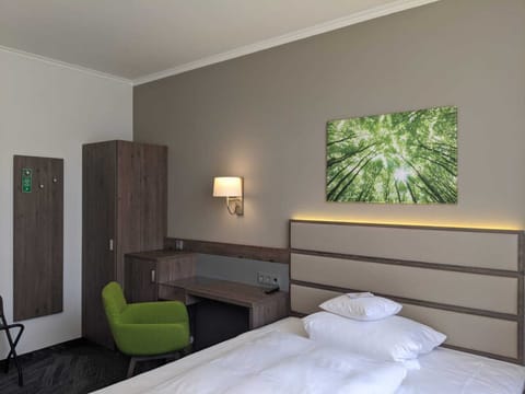 Business Single Room | Hypo-allergenic bedding, desk, free WiFi, bed sheets