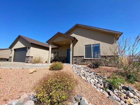 Embark on your southern Utah expedition! Desert Safari, a pet-friendly 3BR home with a fenced backyard, awaits you in Kanab.