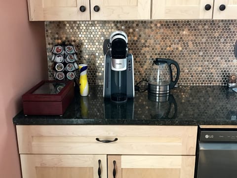 A selection of tea and  coffee flavors available.  Yes decaff as well!