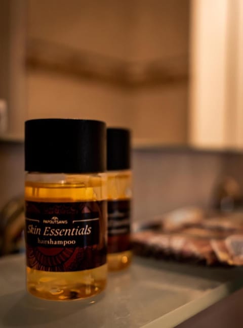 Deep soaking tub, free toiletries, hair dryer, towels