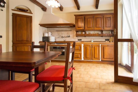 House (5 Bedrooms) | Private kitchen | Fridge, microwave, oven, dishwasher