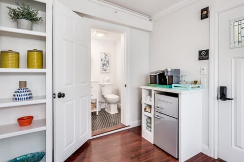 Apartment | Bathroom | Free toiletries, hair dryer, bathrobes, towels