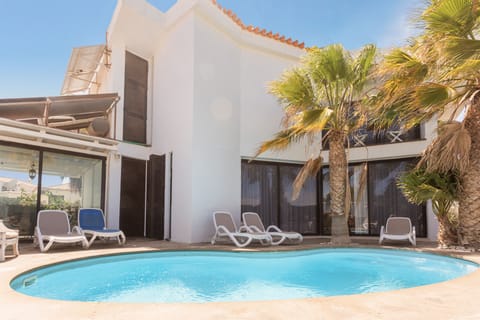 Facade of the beautiful villa of La Quinta with private pool