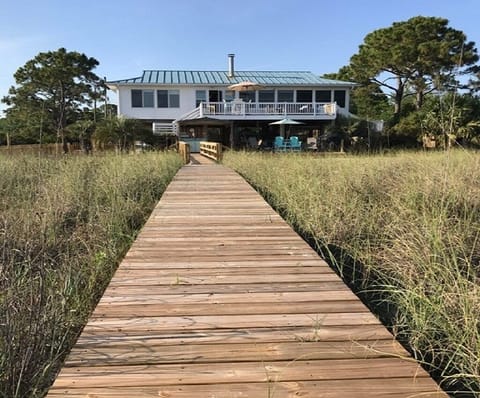 MoonShadow Oceanfront Paradise