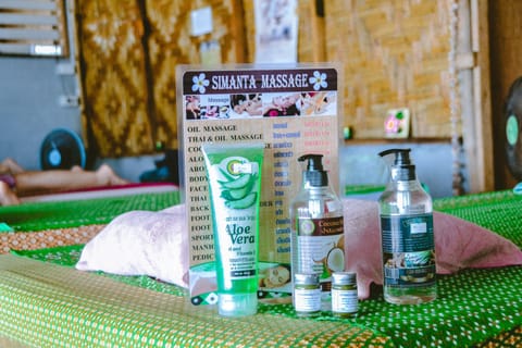 Couples treatment rooms, aromatherapy, deep-tissue massages