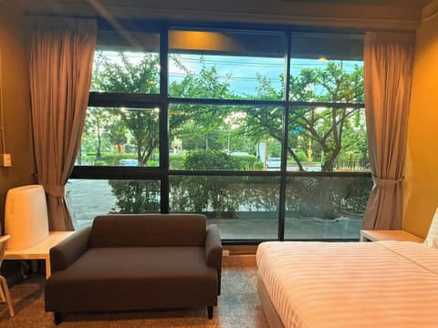 Deluxe Double Room | In-room dining