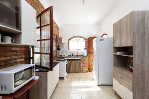 Family House, Pool View (2) | Private kitchen | Fridge, microwave, oven, stovetop