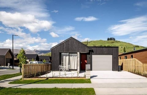 Family House, 4 Bedrooms | Front of property