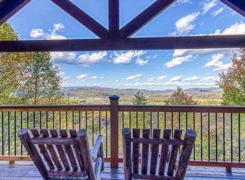 Spectaular Views of Valley & Mtns