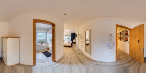 Twin Room, Private Bathroom (incl. Netflix and Nespresso) | Free WiFi, bed sheets