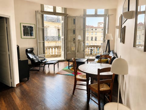 An airy, spacious and light filled apartment with modern features and charm.
