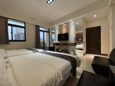 Sunshine Quadruple Room | Blackout drapes, soundproofing, free WiFi, bed sheets