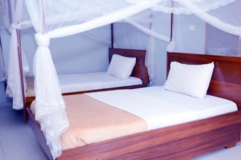 Twin Room | Premium bedding, desk, free WiFi, bed sheets