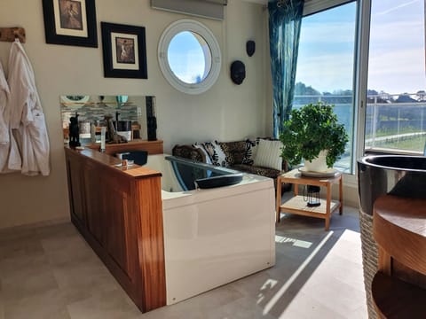 Luxury room '' Sole Sous Le Parasol '' Sea view | Bathroom | Hair dryer, bathrobes, towels, soap