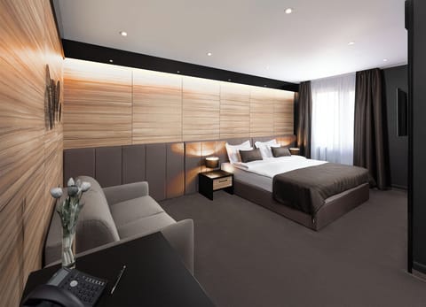 Executive Double Room | Minibar, in-room safe, desk, laptop workspace