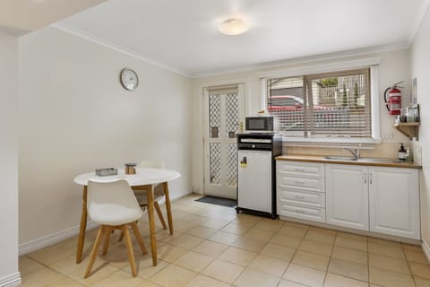 Ellie's Studio well equipped kitchenette and dining area.
