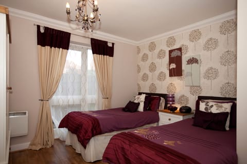 Twin bedroom