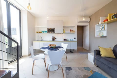 Suite Apartment Cavour in the hearth of RIPOSTO - Only available with "SunTripSicily"