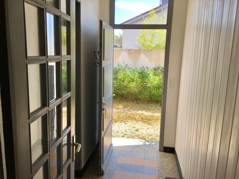 House 10 mn walk from the city center with shaded garden, olive trees.  House in Uzes