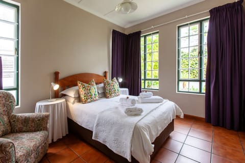 Cottage (Oak 7) | Individually furnished, desk, iron/ironing board, free WiFi