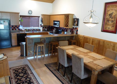 Dining room seats 6,  breakfast bar seats 4