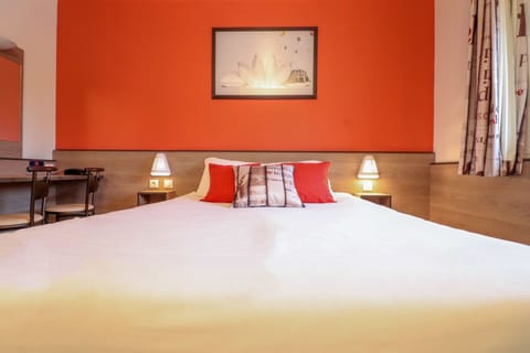 Basic Double Room | Premium bedding, individually decorated, individually furnished, desk