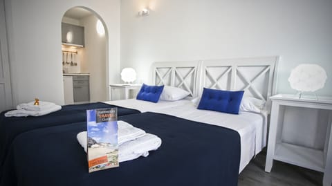 Deluxe Studio, Multiple Beds | In-room safe, desk, blackout drapes, iron/ironing board
