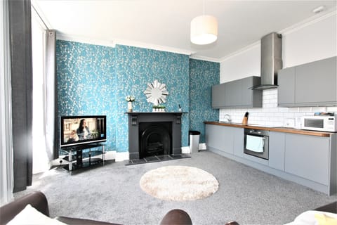 Hypo-allergenic bedding, iron/ironing board, free WiFi