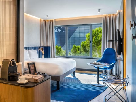 Premium bedding, in-room safe, desk, laptop workspace