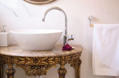 Economy Double Room | Bathroom | Shower, hair dryer, bathrobes, slippers