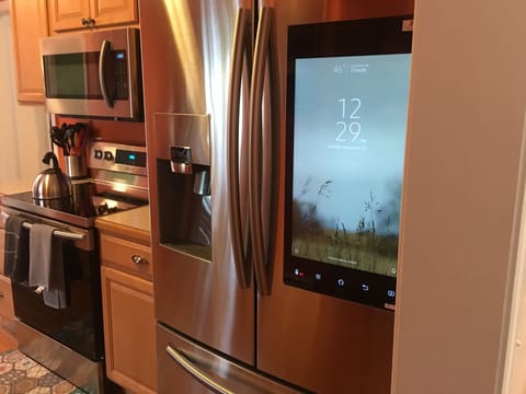 Comfort House, 4 Bedrooms, Non Smoking | Private kitchen | Full-size fridge, microwave, oven, stovetop