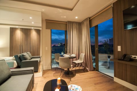 Executive Studio Suite | Living room | 35-inch LCD TV with cable channels, TV