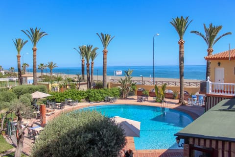 Seasonal outdoor pool, pool umbrellas, sun loungers