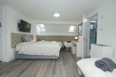 Room, Multiple Beds, Ensuite | Iron/ironing board, free WiFi, bed sheets