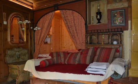 Suite, 2 Bedrooms | Desk, soundproofing, rollaway beds, free WiFi