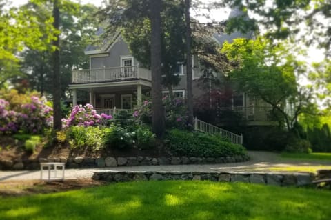 Harvard House Guest Quarters