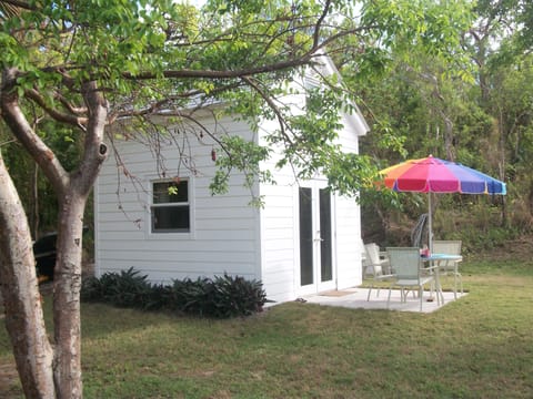 All you need in a efficient package to vacation on beautiful Harbour Island. 