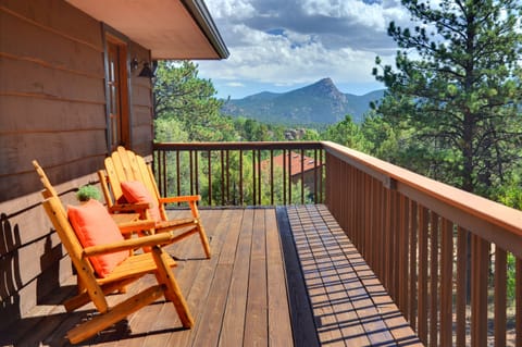 Upper deck with view of the Stanley hotel and mountains!